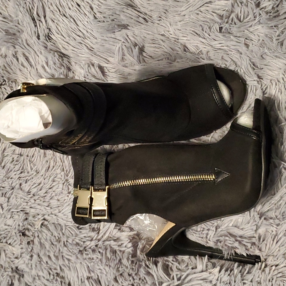 Black suede size 7.5 shoedazzle new no tags